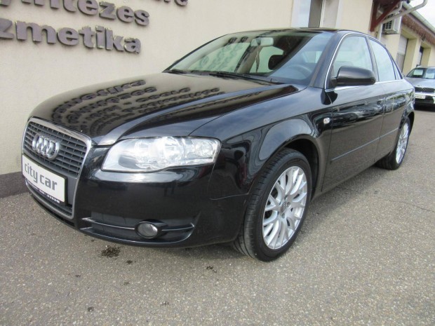 AUDI A4 1.6 Tempomat. Digitklima. ABS !