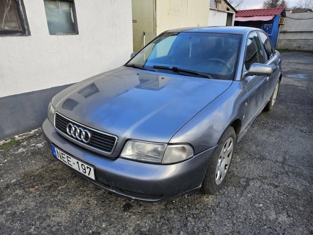 AUDI A4 1.6 Vonhorog ! Benzin-Gz!!