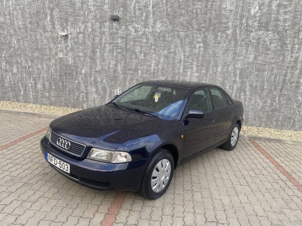 AUDI A4 1.6....
