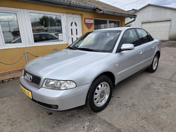 AUDI A4 1.6....