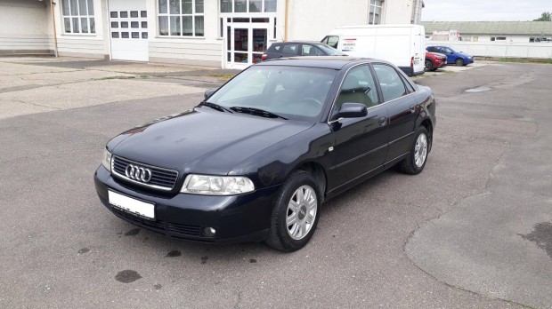 AUDI A4 1.6....