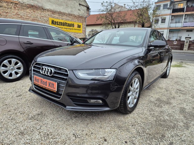 AUDI A4 1.8 TFSI Digit Kl�ma Tempomat Parkol� R...