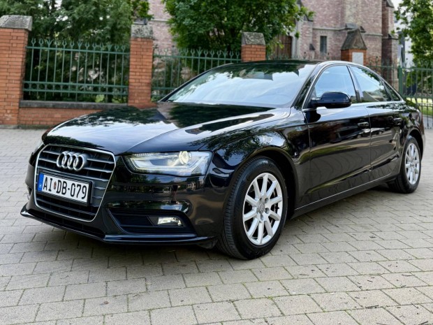 AUDI A4 1.8 TFSI //B8.5//LED//Navigáció//2 Kulcs