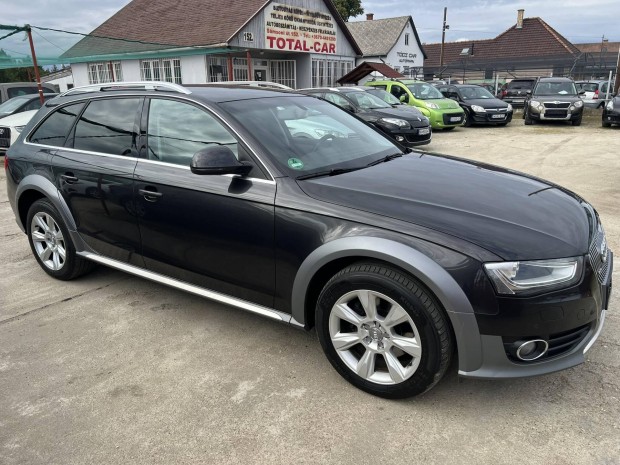 AUDI A4 Allroad 2.0 TDI quattro Szervizkönyves