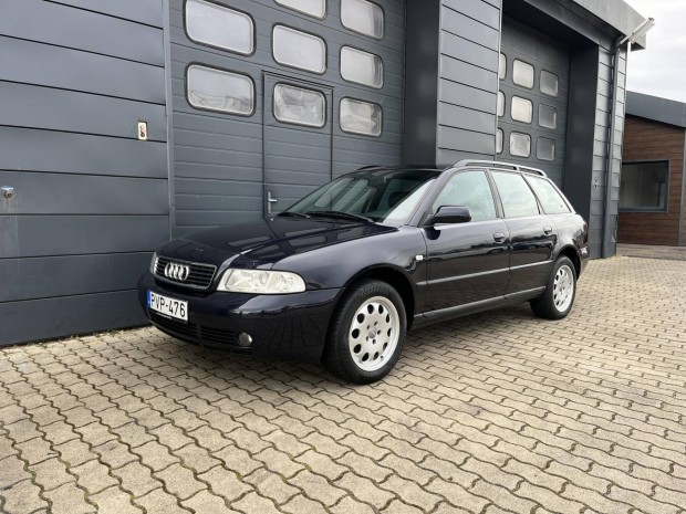 AUDI A4 Avant 1.9 PD TDI Business Szervizknyv...