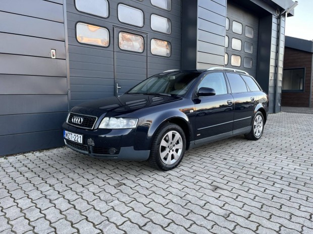 AUDI A4 Avant 1.9 PD TDI quattro Szervizelt / N...