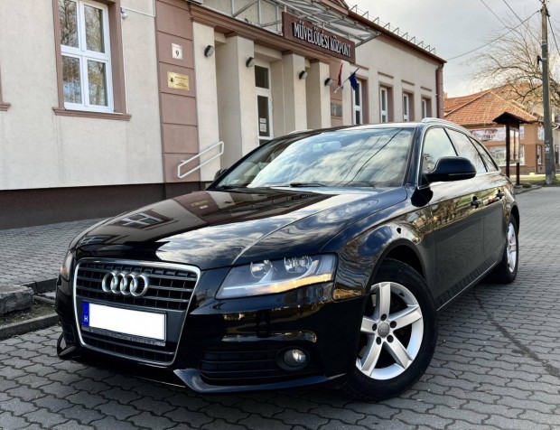 AUDI A4 Avant 2.0 TDI DPF Szervizknyv Vals Km...