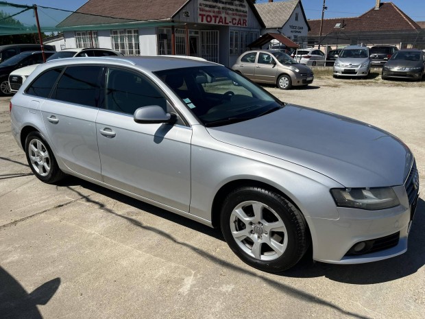 AUDI A4 Avant 2.0 TDI DPF Szervizknyves