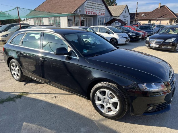 AUDI A4 Avant 2.0 TDI DPF Végig Vezetett Szervi...