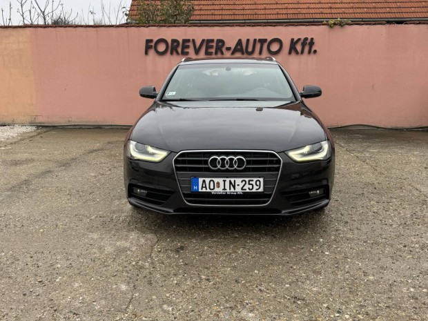AUDI A4 Avant 2.0 TDI S-LINE!Flbr Bels!Xenon...