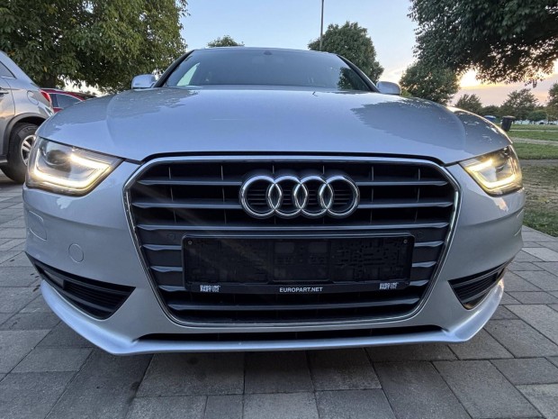 AUDI A4 Avant 2.0 TDI S Line.Navi.177Le.Xenon.1...