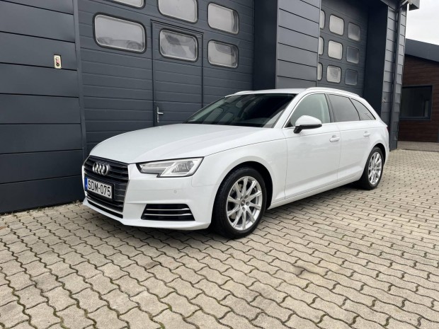 AUDI A4 Avant 2.0 TDI Sport S-tronic Szervizkn...