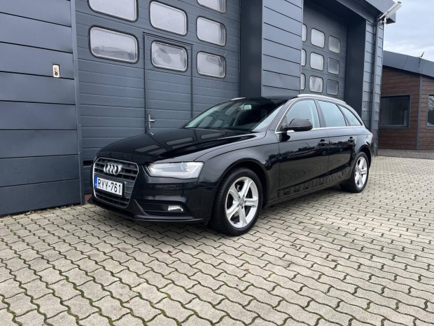 AUDI A4 Avant 2.0 TDI Szervizk�nyv / Xenon / SP...