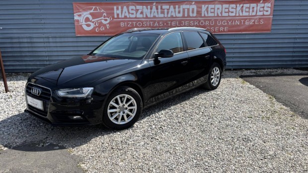 AUDI A4 Avant 2.0 TDI Szervizkönyv/második tula...