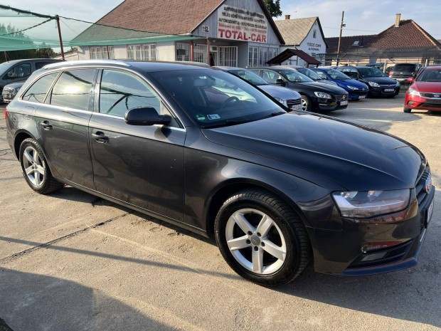 AUDI A4 Avant 2.0 TDI Szervizk�nyves