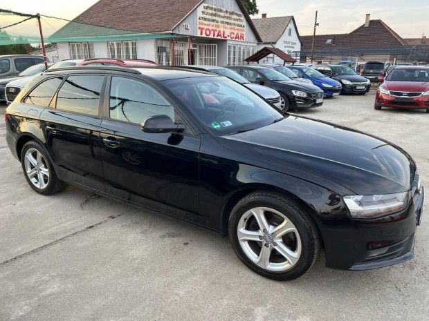 AUDI A4 Avant 2.0 TDI Szervizkönyves