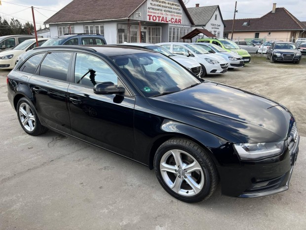 AUDI A4 Avant 2.0 TDI Szervizknyves