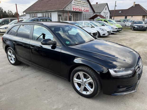 AUDI A4 Avant 2.0 TDI Szervizknyves