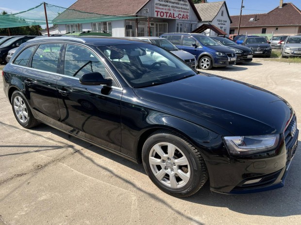 AUDI A4 Avant 2.0 TDI Szervizknyves.Xenon.LED