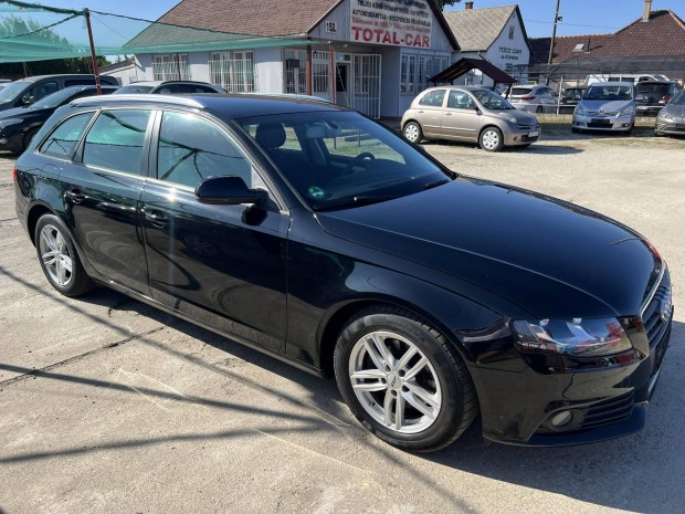 AUDI A4 Avant 2.0 TDI e DPF Szervizknyves