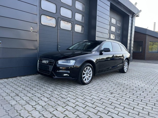 AUDI A4 Avant 2.0 TDI quattro Szervizelt / Olas...