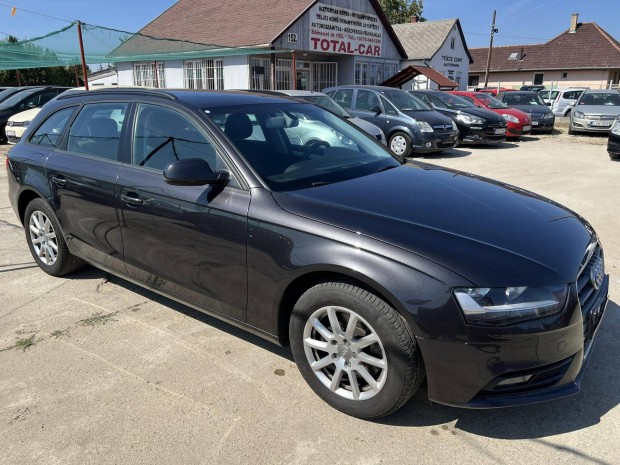 AUDI A4 Avant 2.0 TDi Szervizknyves