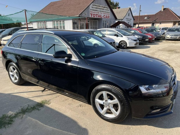 AUDI A4 Avant 2.0 TDi Végig Vezetett Szervizkönyv