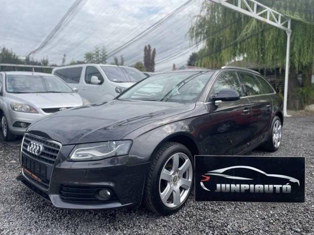 AUDI A4 Avant B8 2.0 Szép állapotban vonóhorogg...