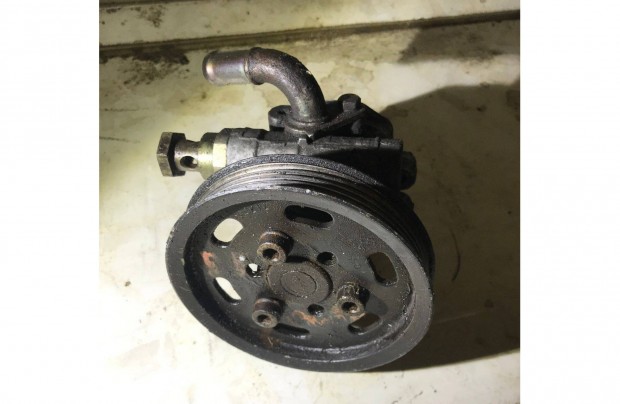 AUDI A4 B5 2,5 V6 TDI / szervószivattyú 8D0 145 177 Q