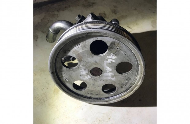 AUDI A4 B6 1,8T - szervószivattyú 8E0 145 152 Es