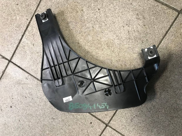 AUDI A4 B6 - jobb els fnyszr tart 8E0 941 454