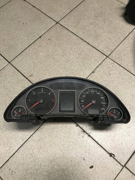 AUDI A4 B7 1,9 PD / KM óra