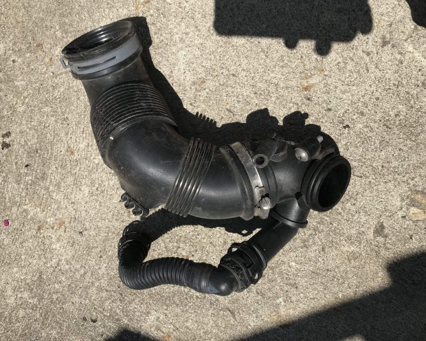 AUDI A4 B7 2,0 PD BLB _ turbócső 8E0 129 615 J