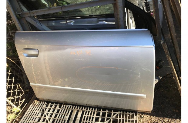 AUDI A4 B7 _ jobb első ajtó ( kis hibával)