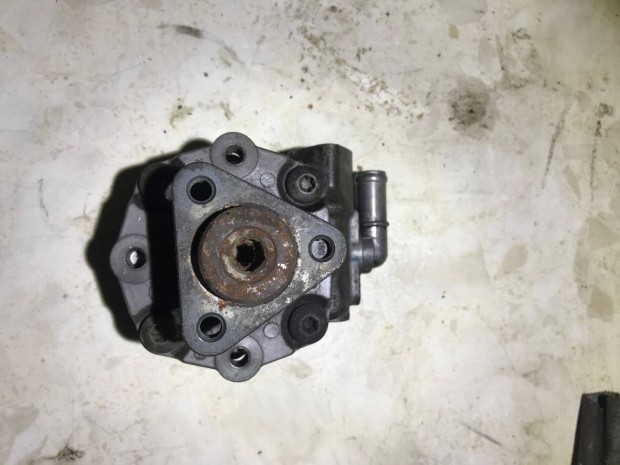 AUDI A4 B8 / A5 8T 2,7 V6 TDI szervószivattyú 8K0 145 156