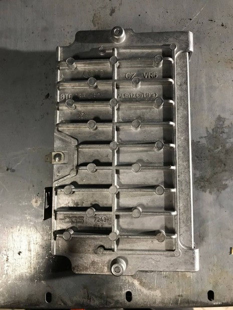 AUDI A4 B8 _ erősítő 8T0 035 462