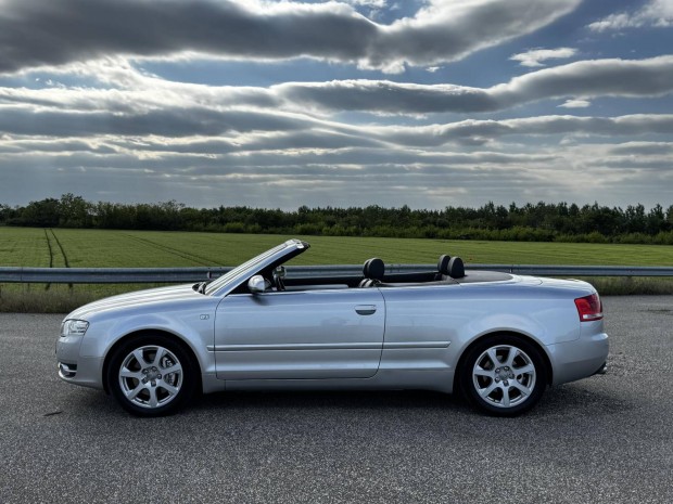 AUDI A4 Cabrio 2.0 TFSI Triptronic váltó