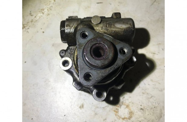 AUDI A5 8T 2,7 V6 TDI / szervószivattyú 8K0 145 156 N