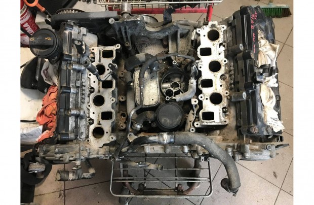 AUDI A5 8T / A4 B8 8K 2,7 V6 TDI Cgka fűzött blokk hengerfejjel
