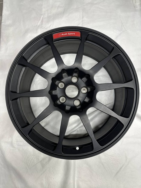 AUDI Performance Parts TT RS magnzium
