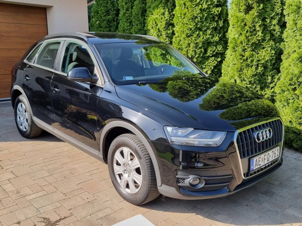 AUDI Q3 2.0 TDi Basis Panorámatető Kézi 6 sebes...