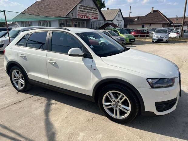 AUDI Q3 2.0 TDi DPF S-LINE.Szervizkönyves