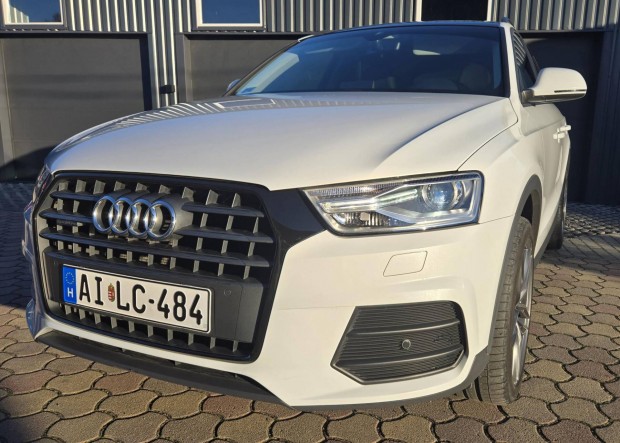AUDI Q3 2.0 TDi Design quattro S-tronic Összker...