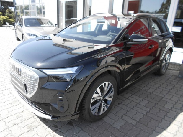 AUDI Q4 e-tron 35 (Automata) +Téli szerelt keré...