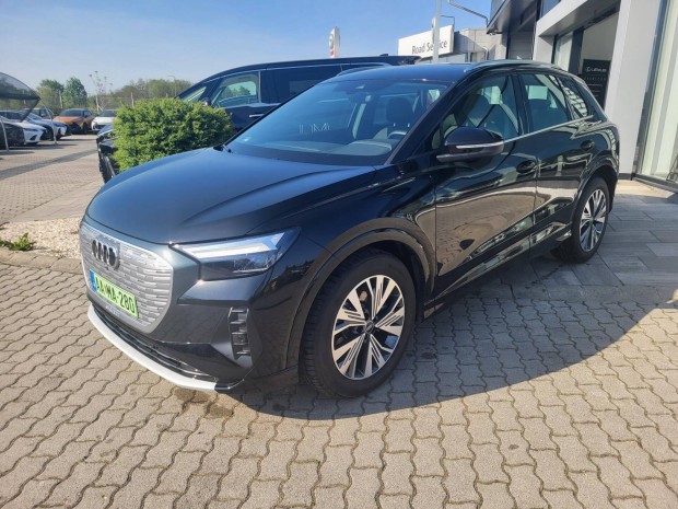 AUDI Q4 e-tron 35 (Automata) + Téli kerék