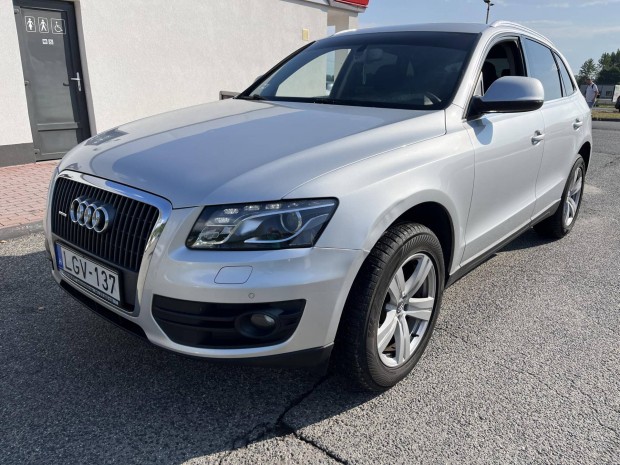 AUDI Q5 2.0 TDI DPF quattro man 6seb.új vezérlé...