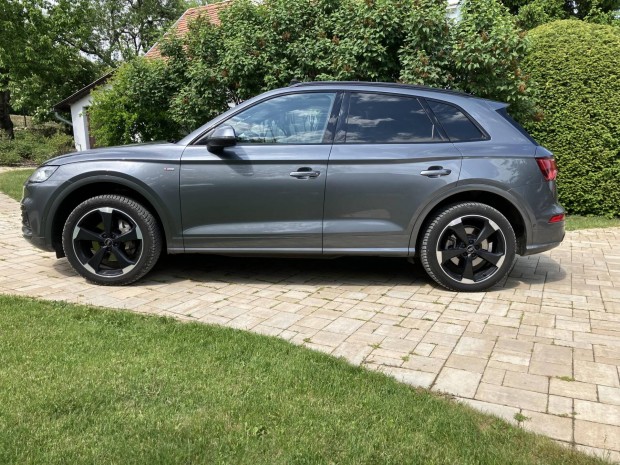 AUDI Q5 2.0 TDI Sport quattro S-tronic Gyári fé...