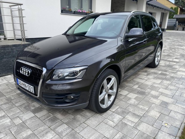 AUDI Q5 3.0 TDI DPF quattro S-tronic