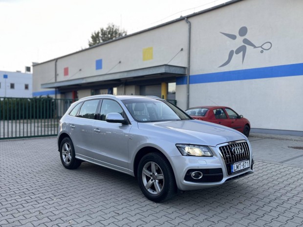AUDI Q5 3.0 TDI DPF quattro S-tronic S-LINE