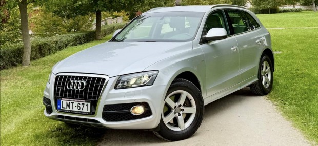 AUDI Q5 3.0 TDI DPF quattro S-tronic / 249-Ezer...